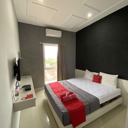 מלון Reddoorz Near Rsud Margono Purwokerto 3 מראה חיצוני תמונה