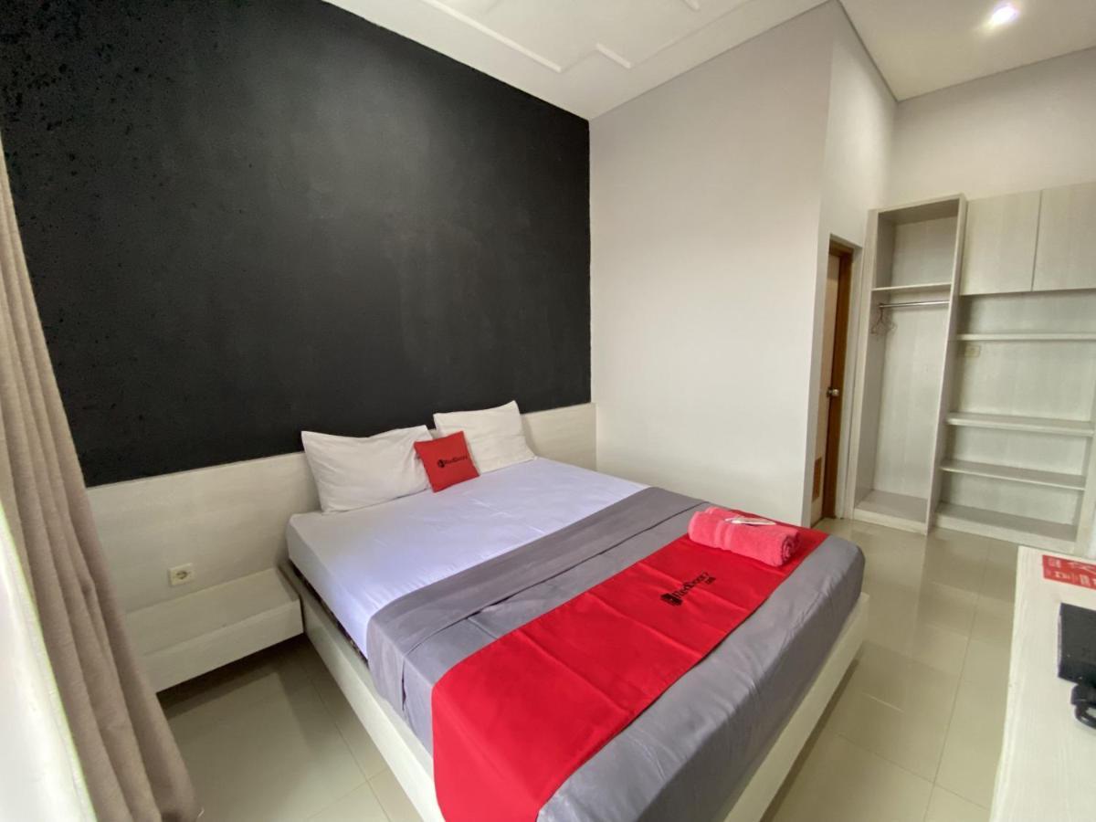 מלון Reddoorz Near Rsud Margono Purwokerto 3 מראה חיצוני תמונה